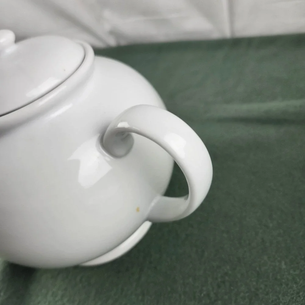 Pottery Barn Great White Teapot w/ Removable Tea Strainer